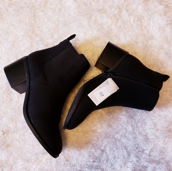 GAP Shoes - NEW! GAP Womens Chelsea Bootie Size 6